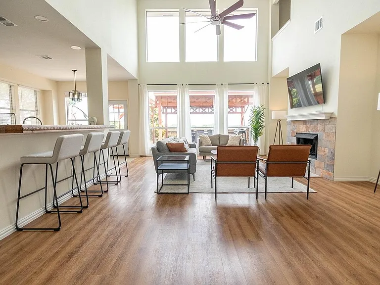 11604 Woodland Way — Photo 4