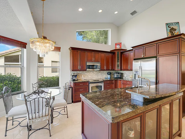 7136 Ashford Ln — Photo 18