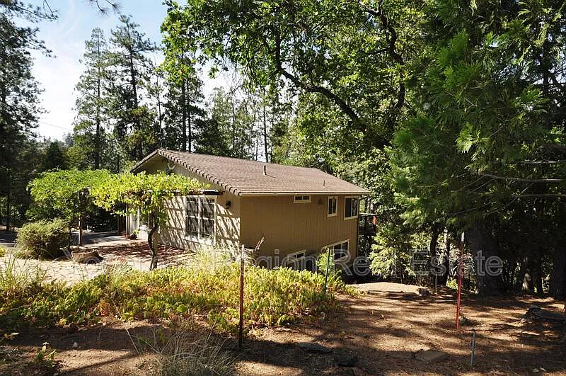 3 bed, 2.0 bath, 1506 sqft, $1,800 — Photo 4