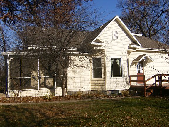 Side of House 524 7th St Staples, MN