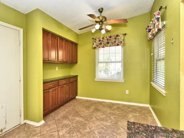 5605 S Juniper Ave, Broken Arrow, OK 74011