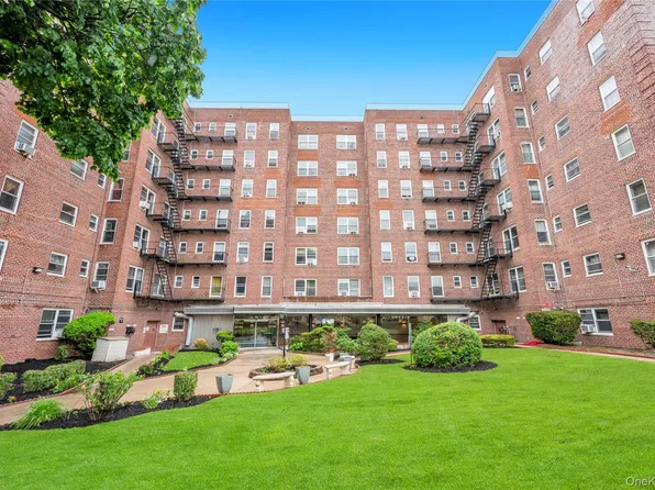84-50 169th Street #410, Jamaica Hills, NY 11432