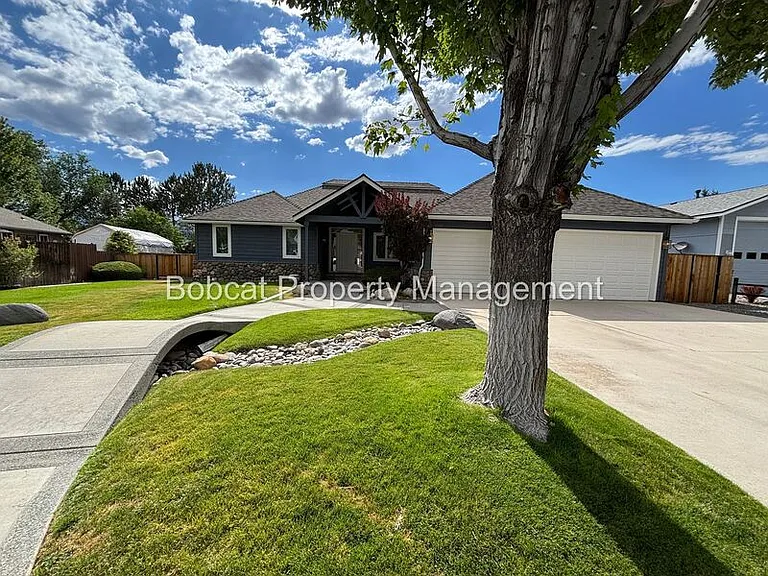 1300 Bridle Way — Photo 2