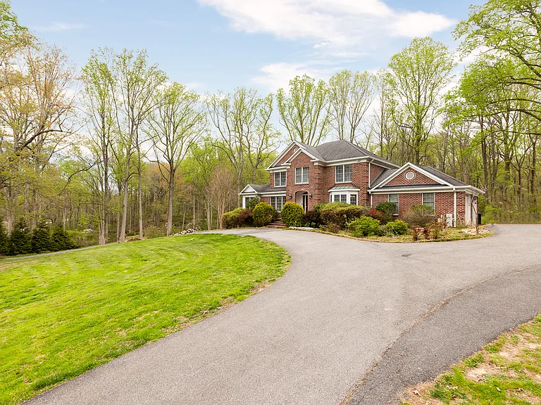 13576 Highland Rd — Photo 102