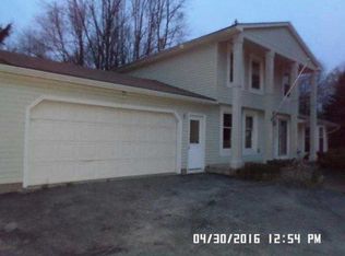 5 Foxe Harrow Dr, Rochester, NY 14624