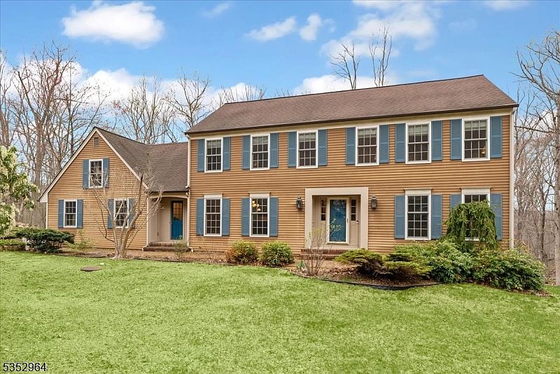 1st image of 3 Beaver Brook Dr