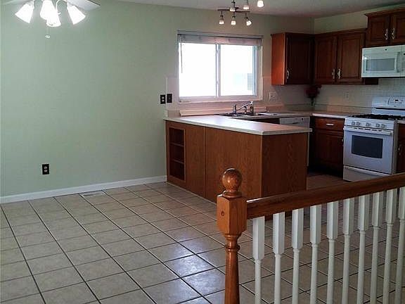 5th image of 68 W Douglas Dr