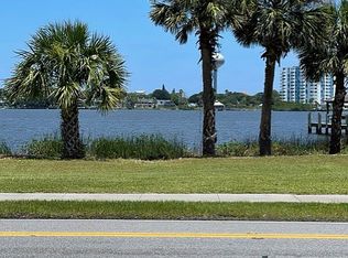 508 Riverside Dr, Holly Hill, FL 32117