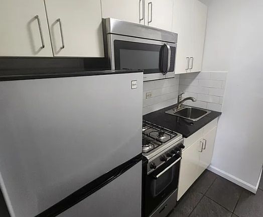 4th image of 347 W 29th St APT 12A