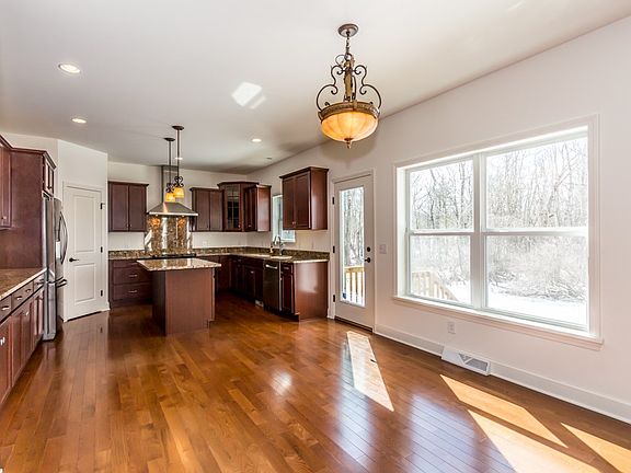 5th image of 14 Honey Hollow Way