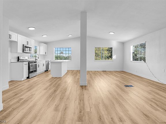 4th image of 3589 Montego Dr