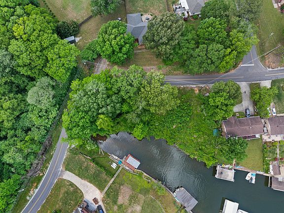 3rd image of Dogwood Cir