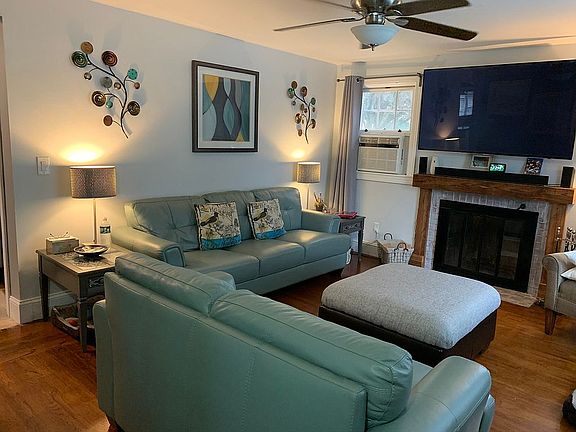 4th image of 44 Memorial Ave