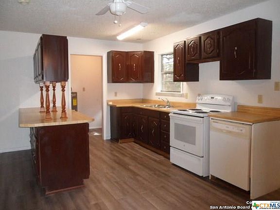 4th image of 2834 Candlelight Dr