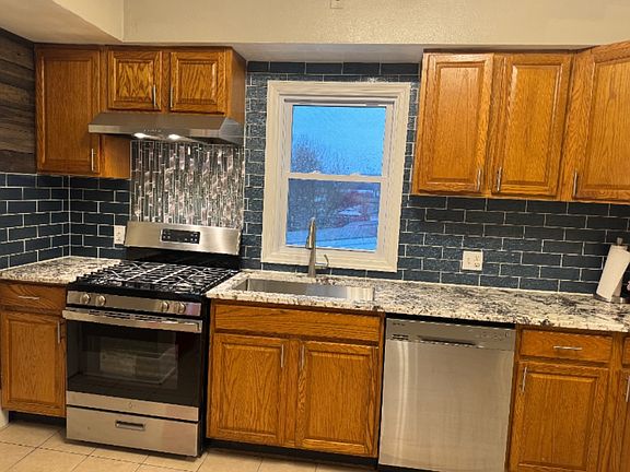 5th image of 437 Elm Ave #1/2