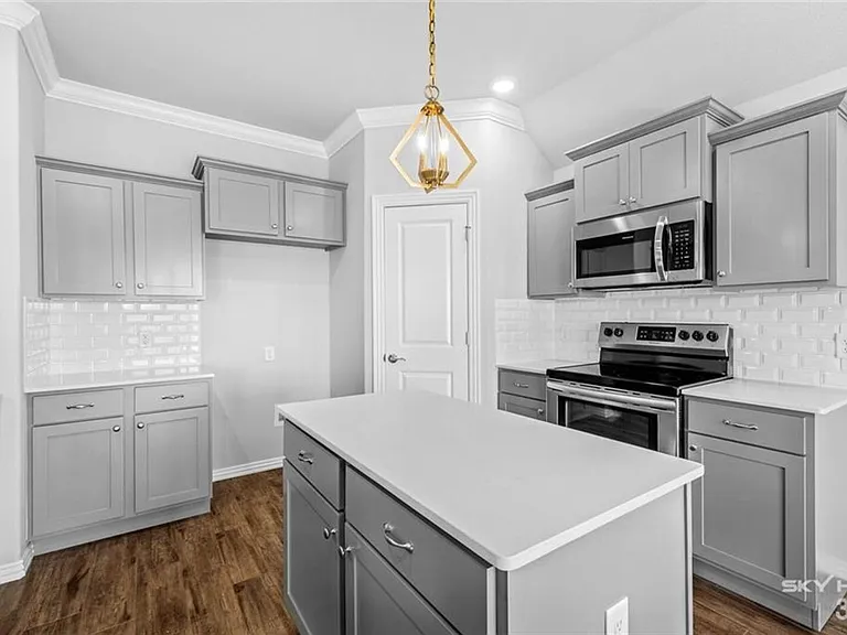 64 N Benchmark Ln — Photo 17