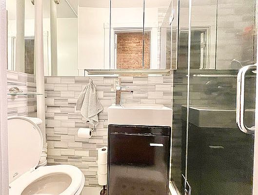 4th image of 225 1st Ave #1R