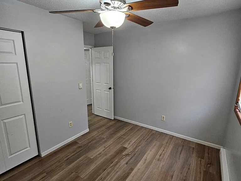 1160 Oakview Dr #7 — Photo 18