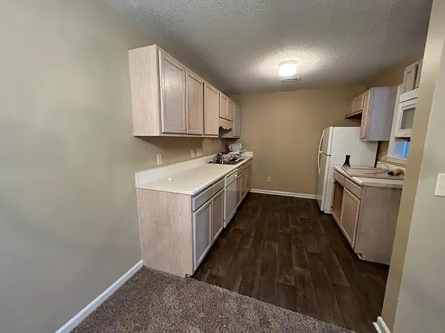 2 bed, 1104 sqft, $1,050 — Photo 3