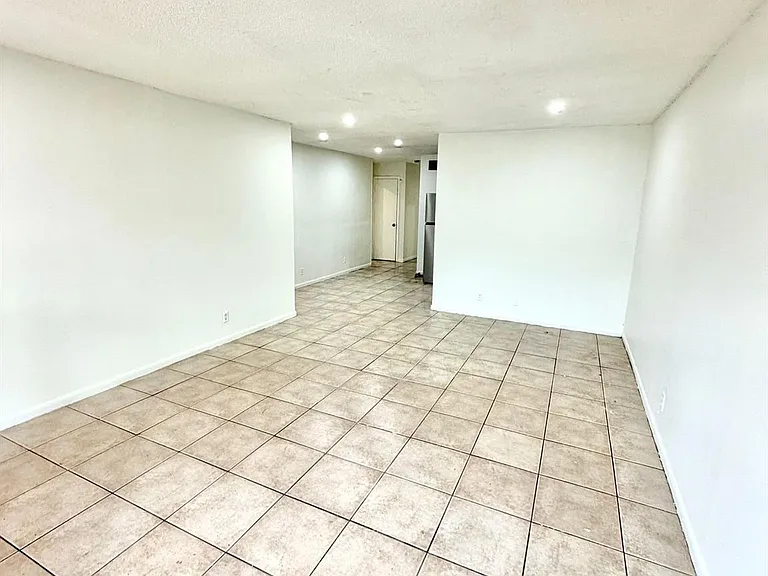 5730 NW 27th Ct — Photo 17