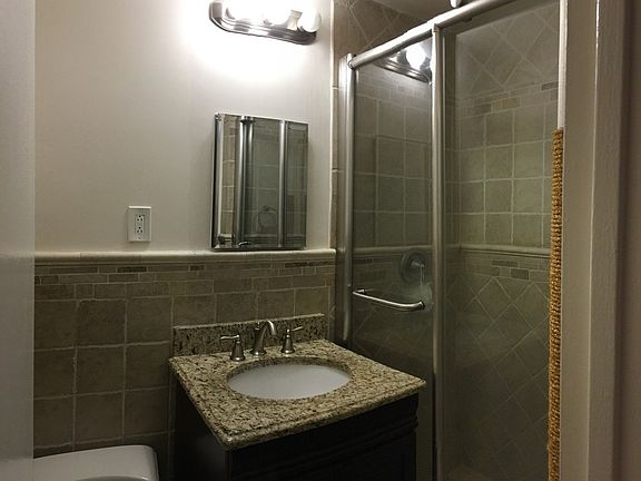 4th image of 148 E 84th St