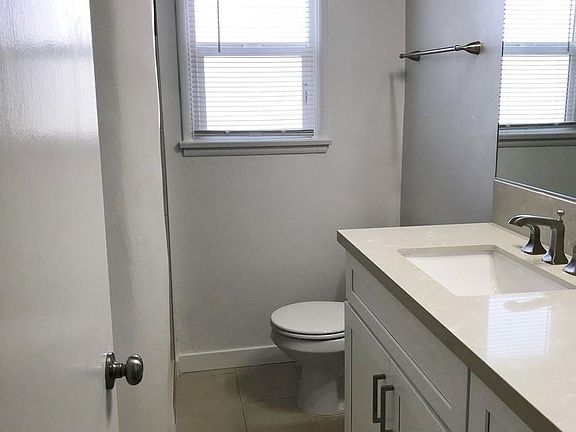 5th image of 3300 Castle Heights Ave APT 10