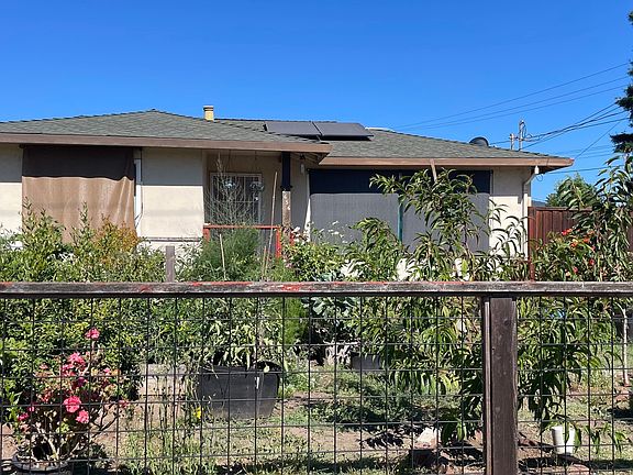 3rd image of 2656 Victoria Dr
