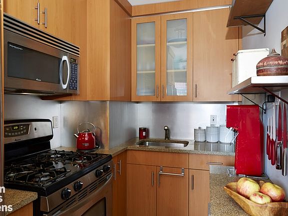 4th image of 195 Adams St APT 8E