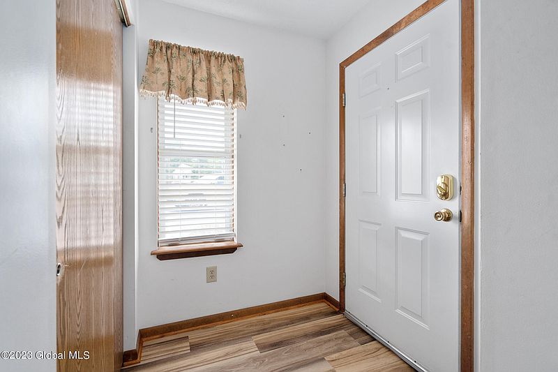 3rd image of 101 Cambridge Manor Drive