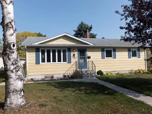 426 Maple Ave S, Thief River Falls, MN 56701
