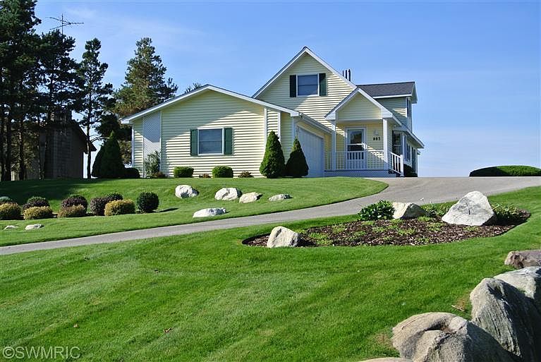 1st image of 883 S Lakeshore Dr