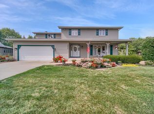 9824 E Oakridge Dr, Saint John, IN 46373
