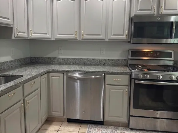 2125 Gunston Ct, Mahwah, NJ 07430