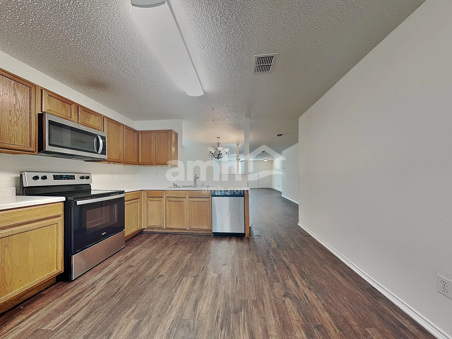 3 bed, 2.0 bath, 1860 sqft, $2,145 — Photo 3