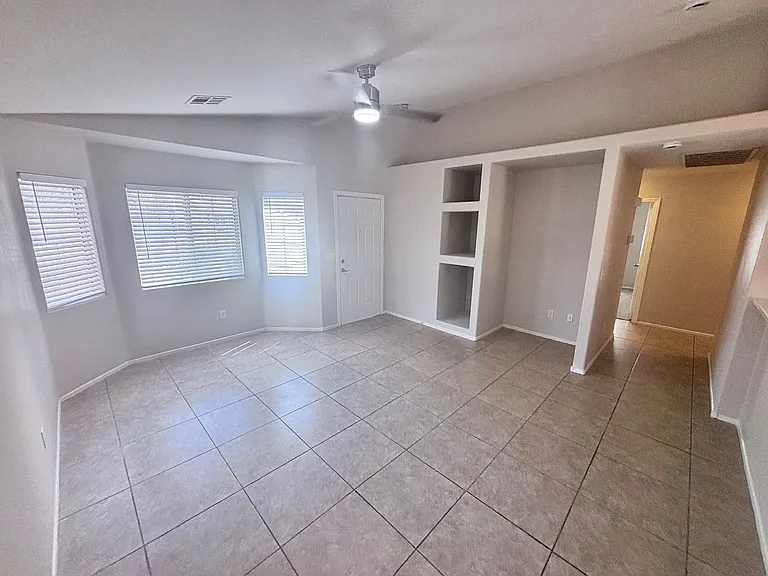4912 Whispering Spring Ave — Photo 2