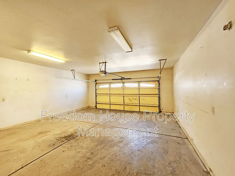 530 E Bourbon St #4 — Photo 20