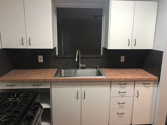 4th image of 2410 Clara Ln