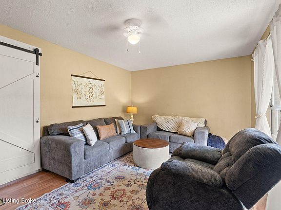 5th image of 512 Maplecrest Dr
