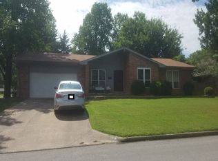 810 S 12th St, Rogers, AR 72756