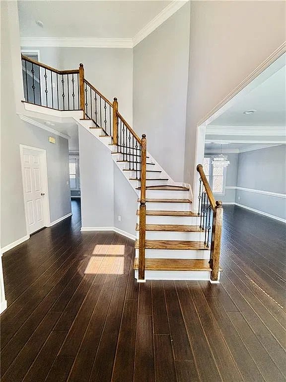 5 bed, 4.0 bath, 3413 sqft, $4,000 — Photo 2