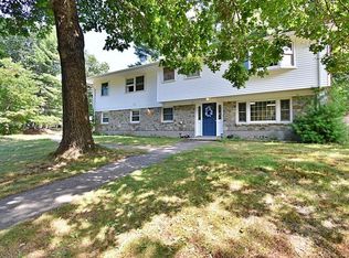 45 Ledgewood Rd, Framingham, MA 01701