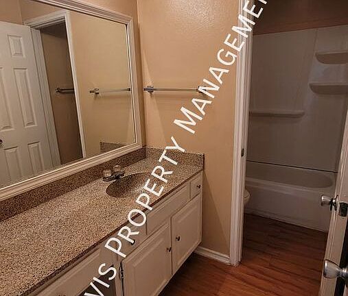 5th image of 1402 Darr St #Acbutt05-a