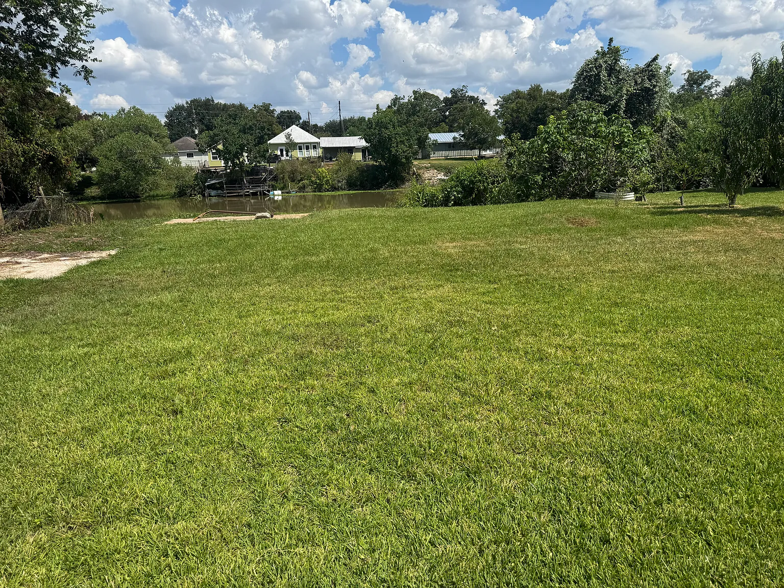 3 bed, 1.5 bath, 1093 sqft, $2,000 — Photo 4