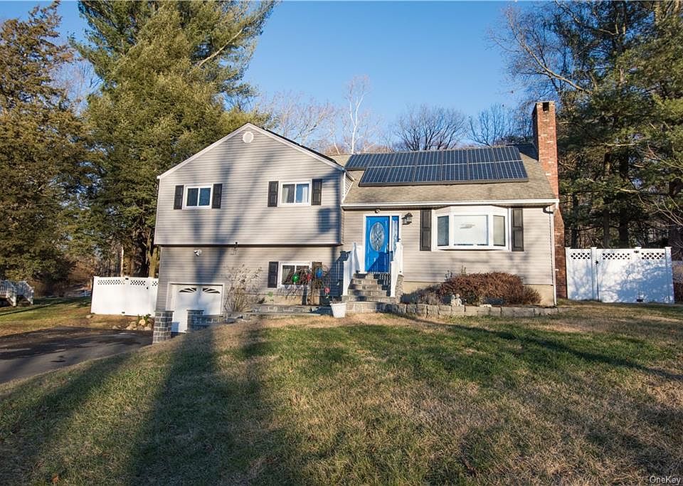1st image of 18 Westbrook Dr