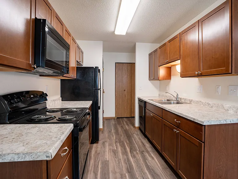 Grand Forks, ND Columbia West Apartments | 3175A | Kitchen