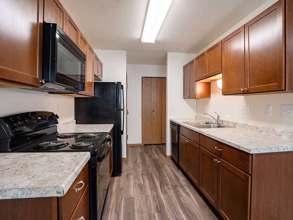 Grand Forks, ND Columbia West Apartments | 3175A | Kitchen
