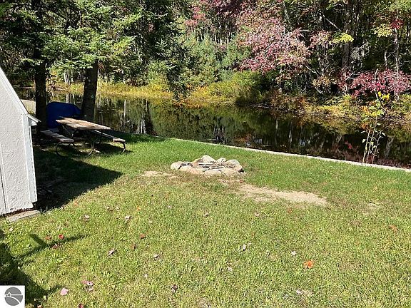 4th image of 256 W Lake Dr