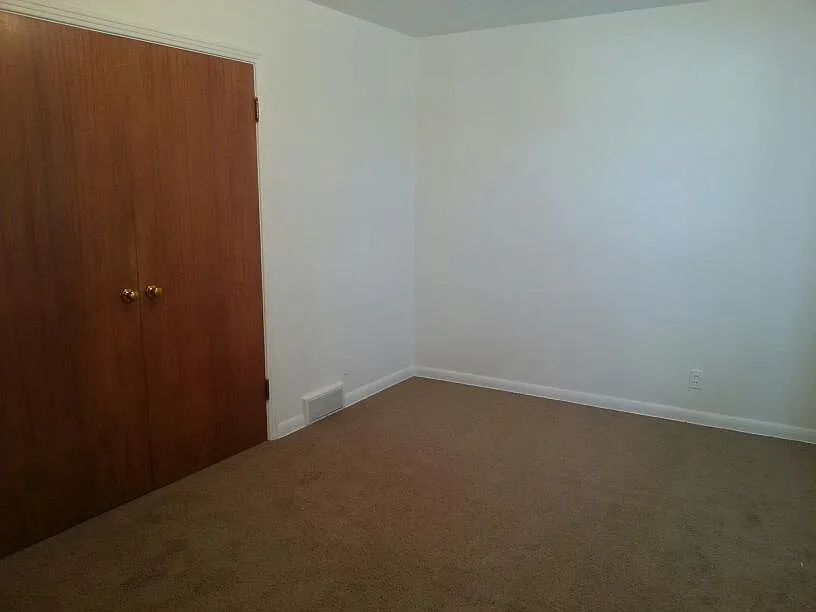 Large 2 Bedroom, 1-3/4 Bath Duplex with Attached Garage in West Loveland, CO — Photo 4