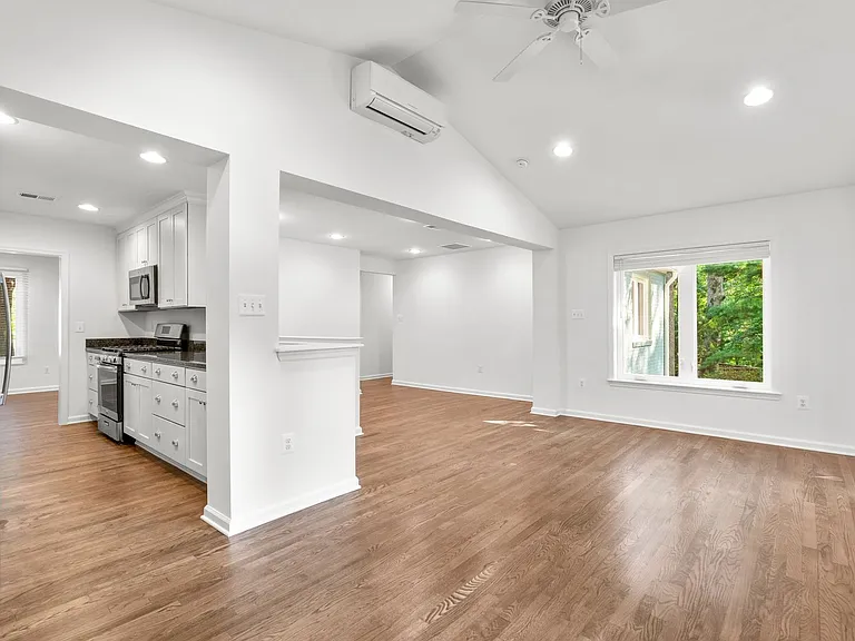 109 Devon Ct — Photo 10