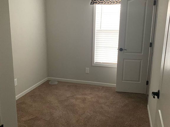3rd image of 1143 Hunters Ln #17